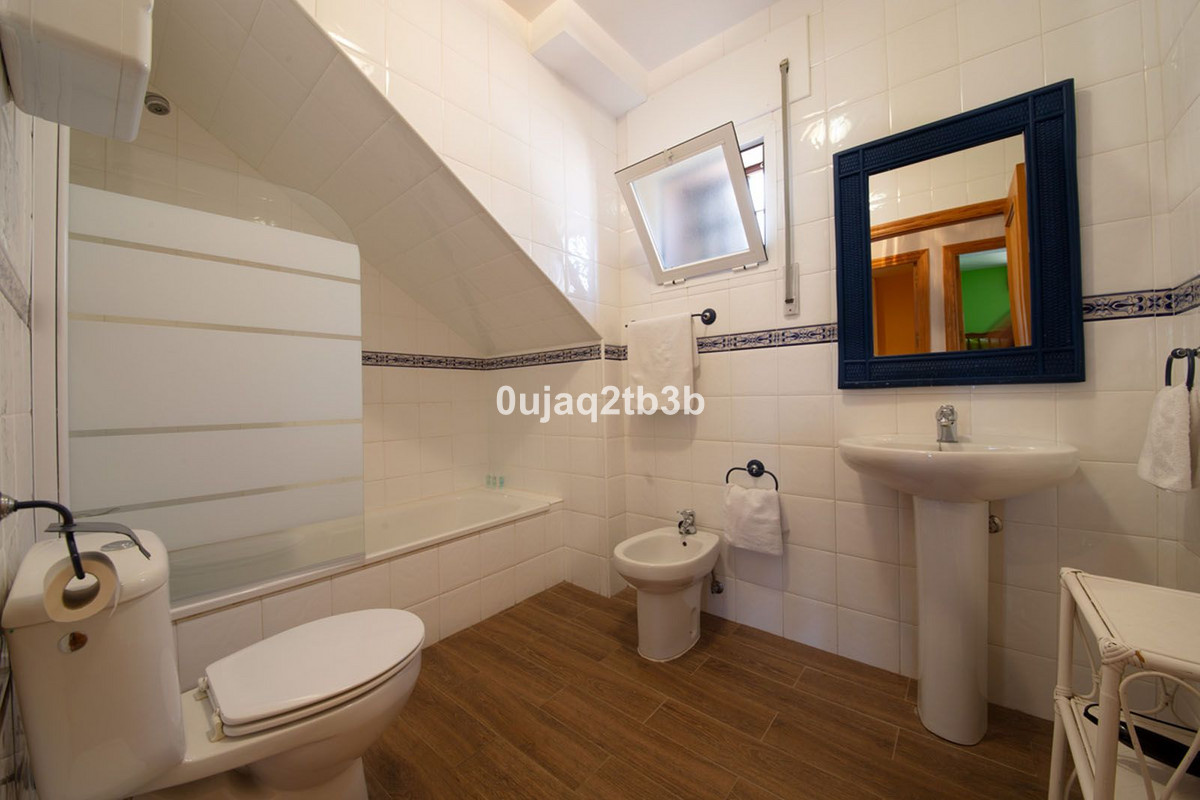 6 Bed, 4 Bath, HouseFor Sale, Estepona, Malaga