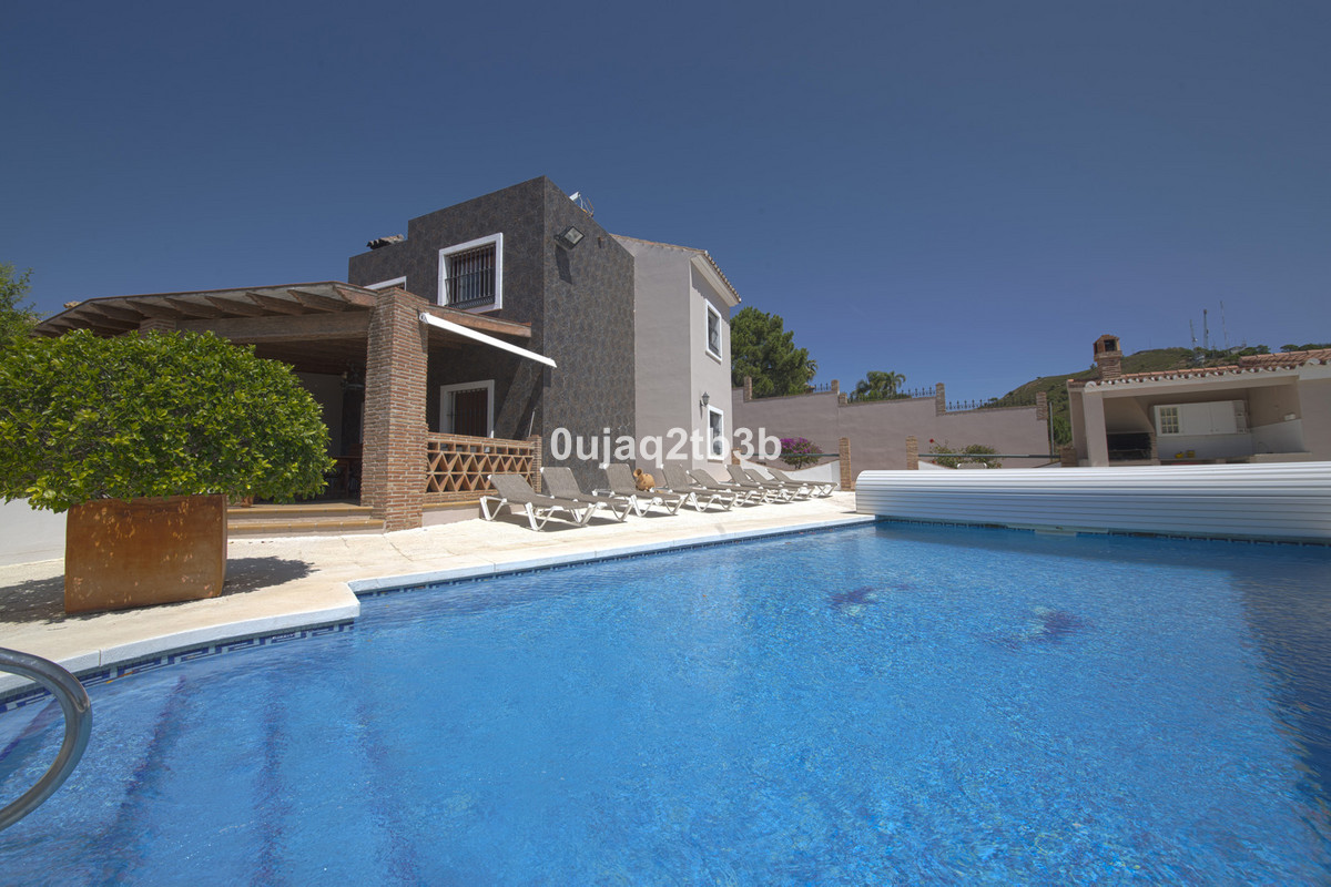 6 Bed, 4 Bath, HouseFor Sale, Estepona, Malaga
