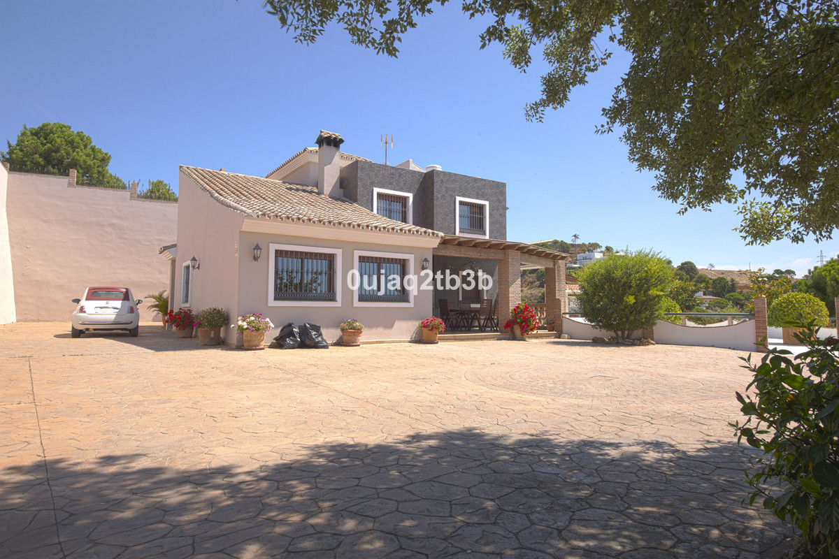6 Bed, 4 Bath, HouseFor Sale, Estepona, Malaga