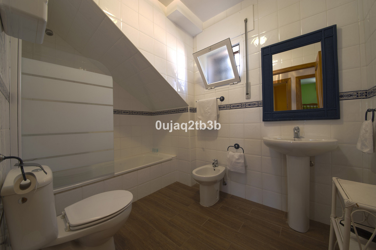 6 Bed, 4 Bath, HouseFor Sale, Estepona, Malaga