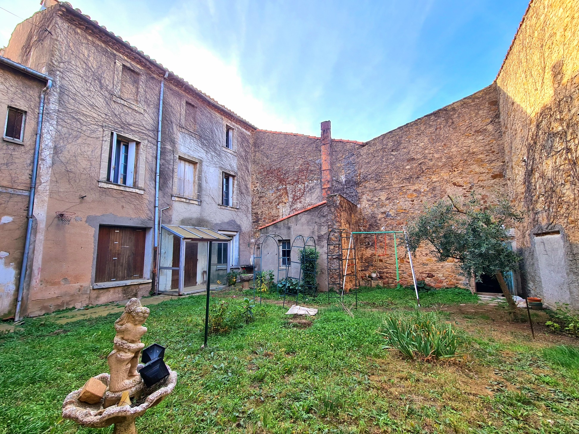7 Bed, 1 Bath, HouseFor Sale, Narbonne, Aude, Languedoc-Roussillon, 11000