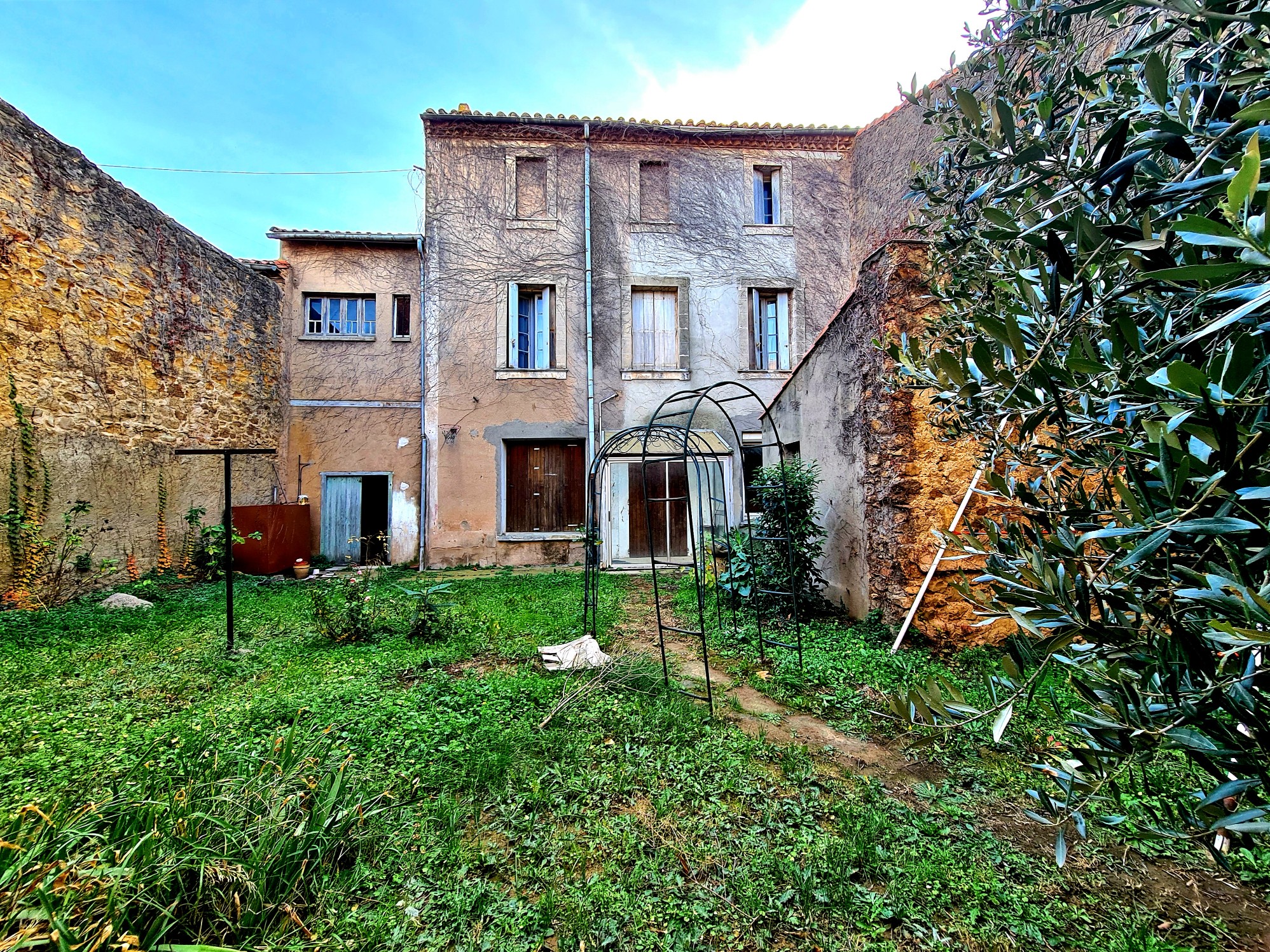7 Bed, 1 Bath, HouseFor Sale, Narbonne, Aude, Languedoc-Roussillon, 11000