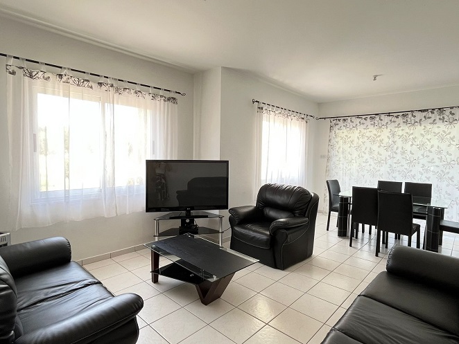 3 Bed, 2 Bath, ApartmentFor Sale, Paphos, Paphos