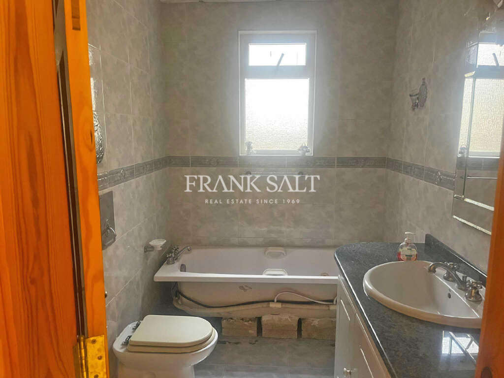 3 Bed, ApartmentFor Sale, Marsascala, Malta