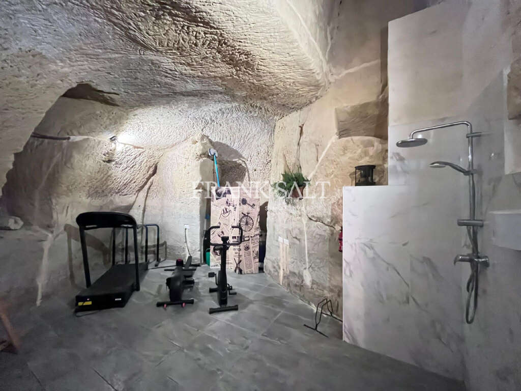 8 Bed, HouseFor Sale, Gharb, Gozo