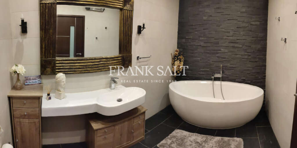 3 Bed, ApartmentFor Sale, Marsascala, Malta