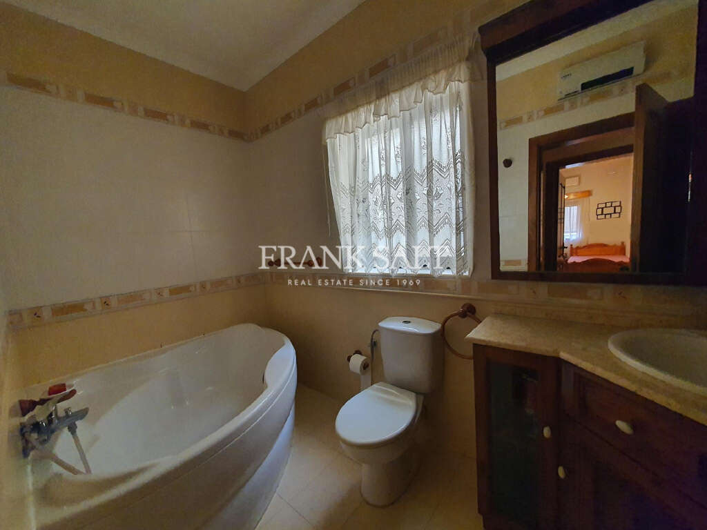 3 Bed, ApartmentFor Sale, Marsascala, Malta