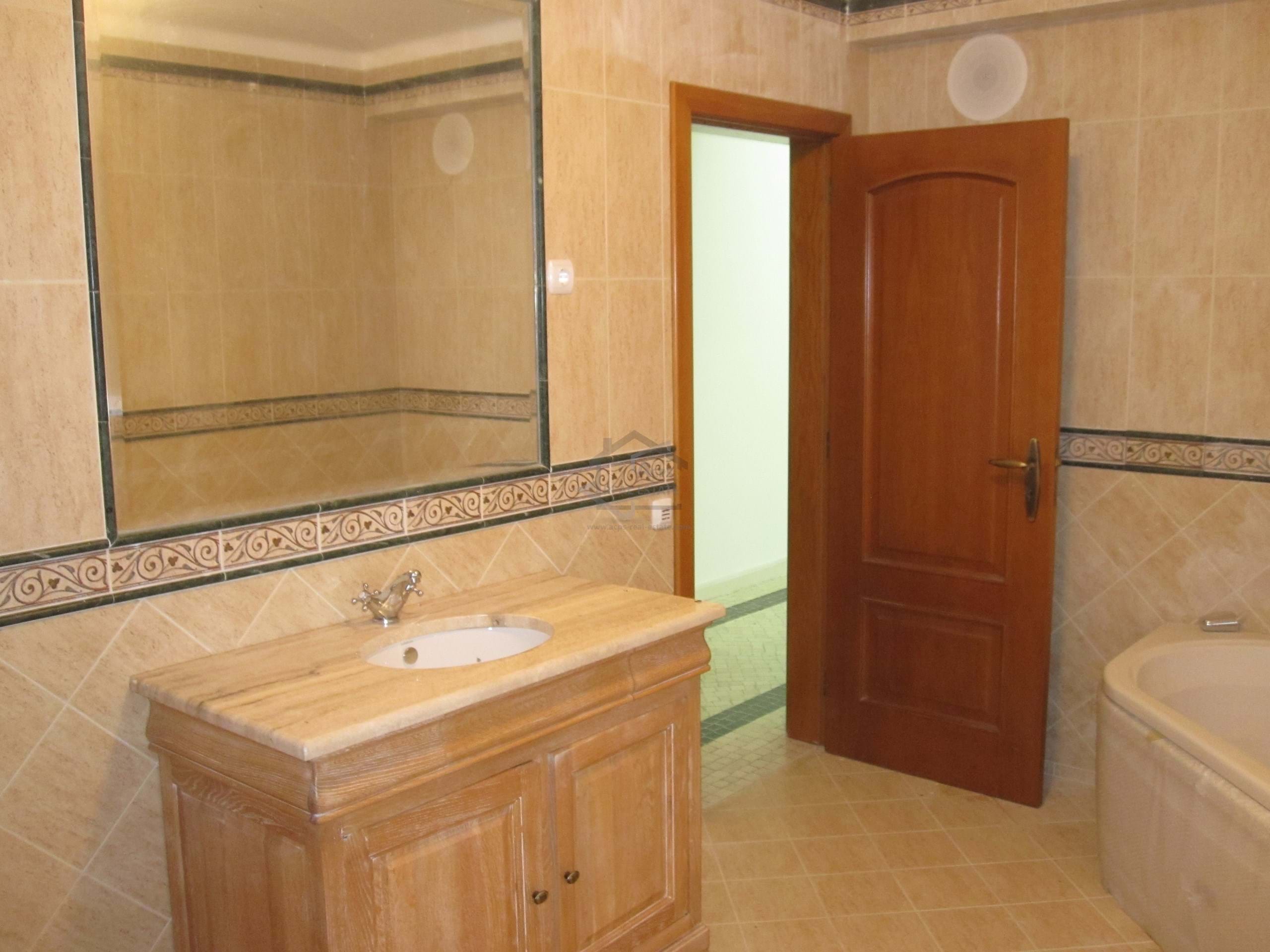 4 Bed, 3 Bath, HouseFor Sale, Caldas da Rainha, Leiria, 2500-045