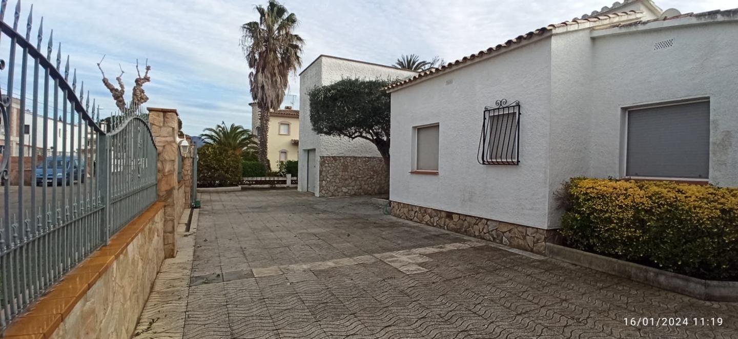 7 Bed, 4 Bath, HouseFor Sale, Empuriabrava, Girona, 17487
