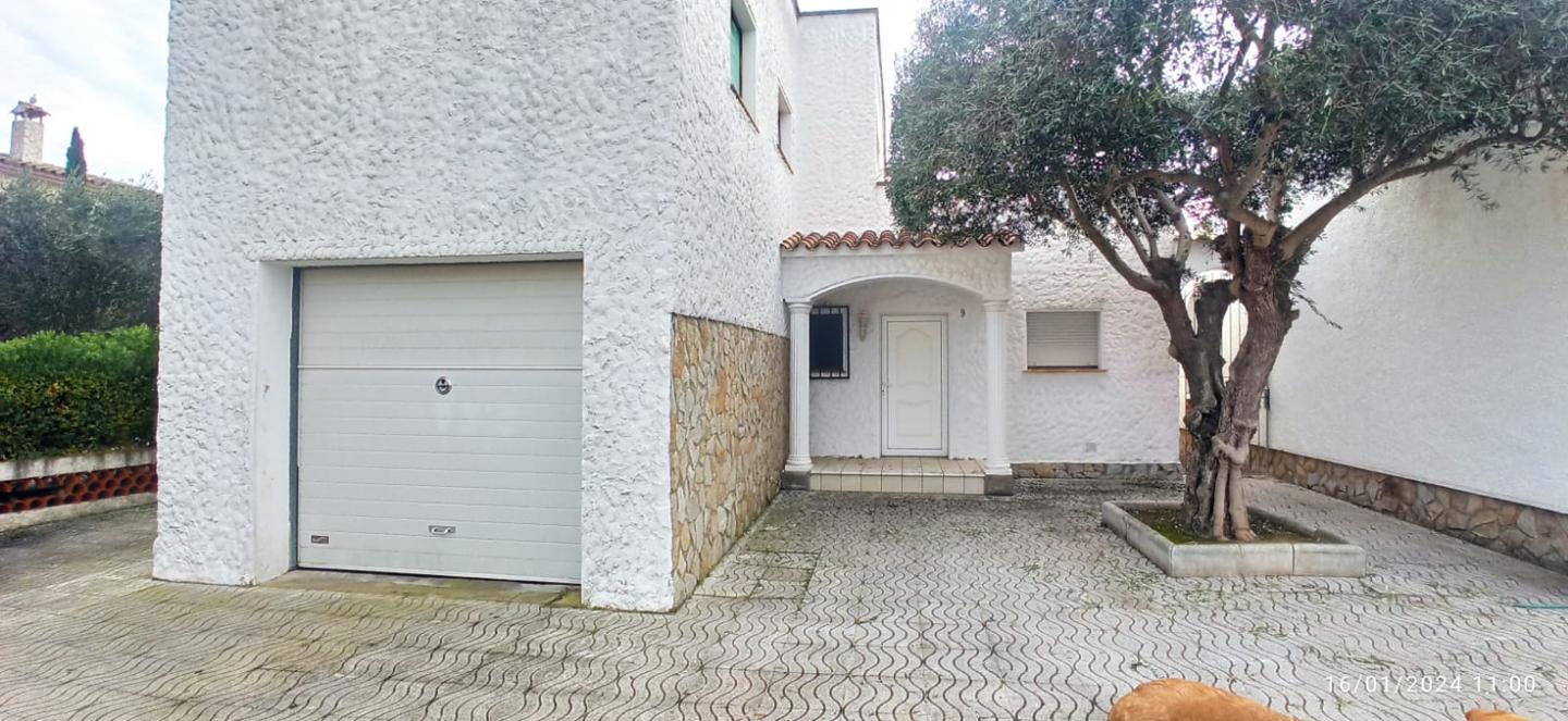 7 Bed, 4 Bath, HouseFor Sale, Empuriabrava, Girona, 17487