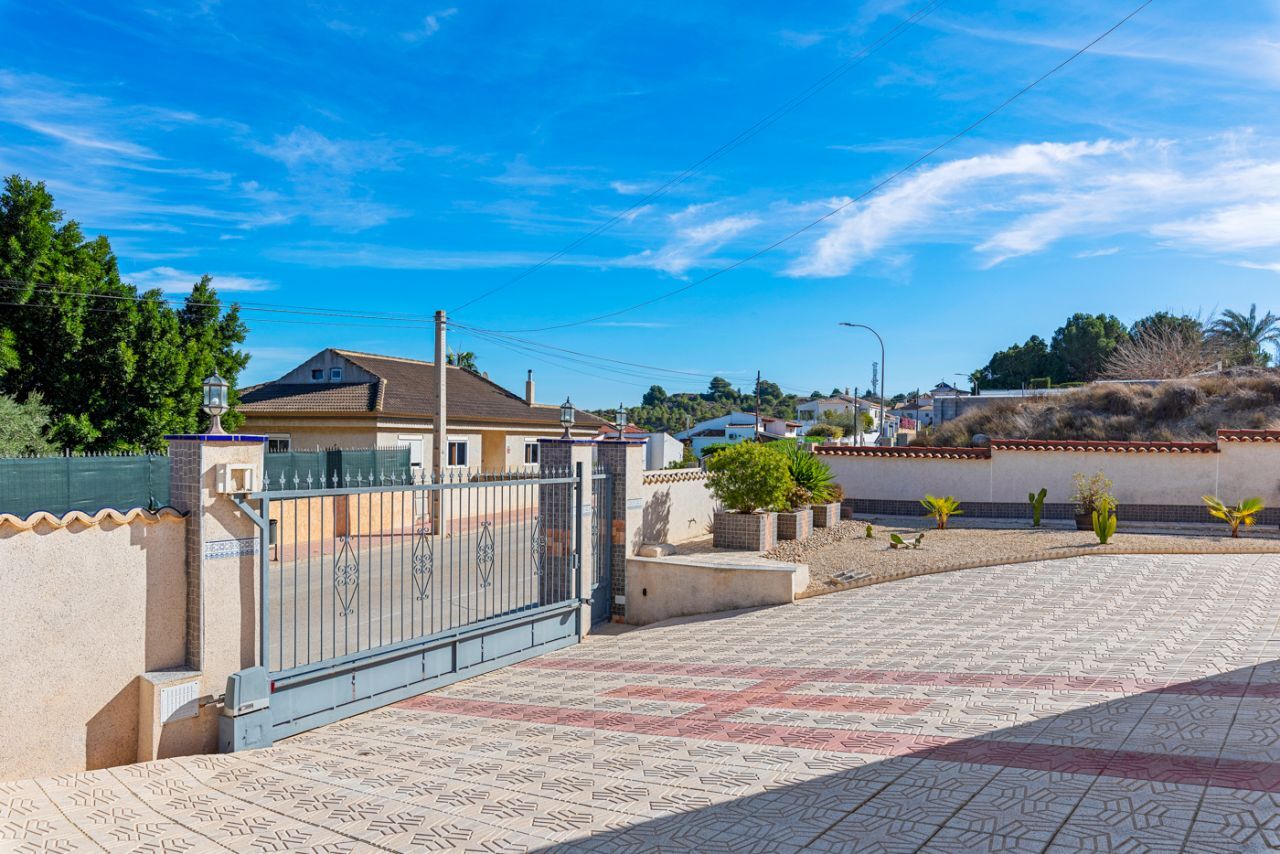 4 Bed, 4 Bath, HouseFor Sale, Almoradi, Alicante