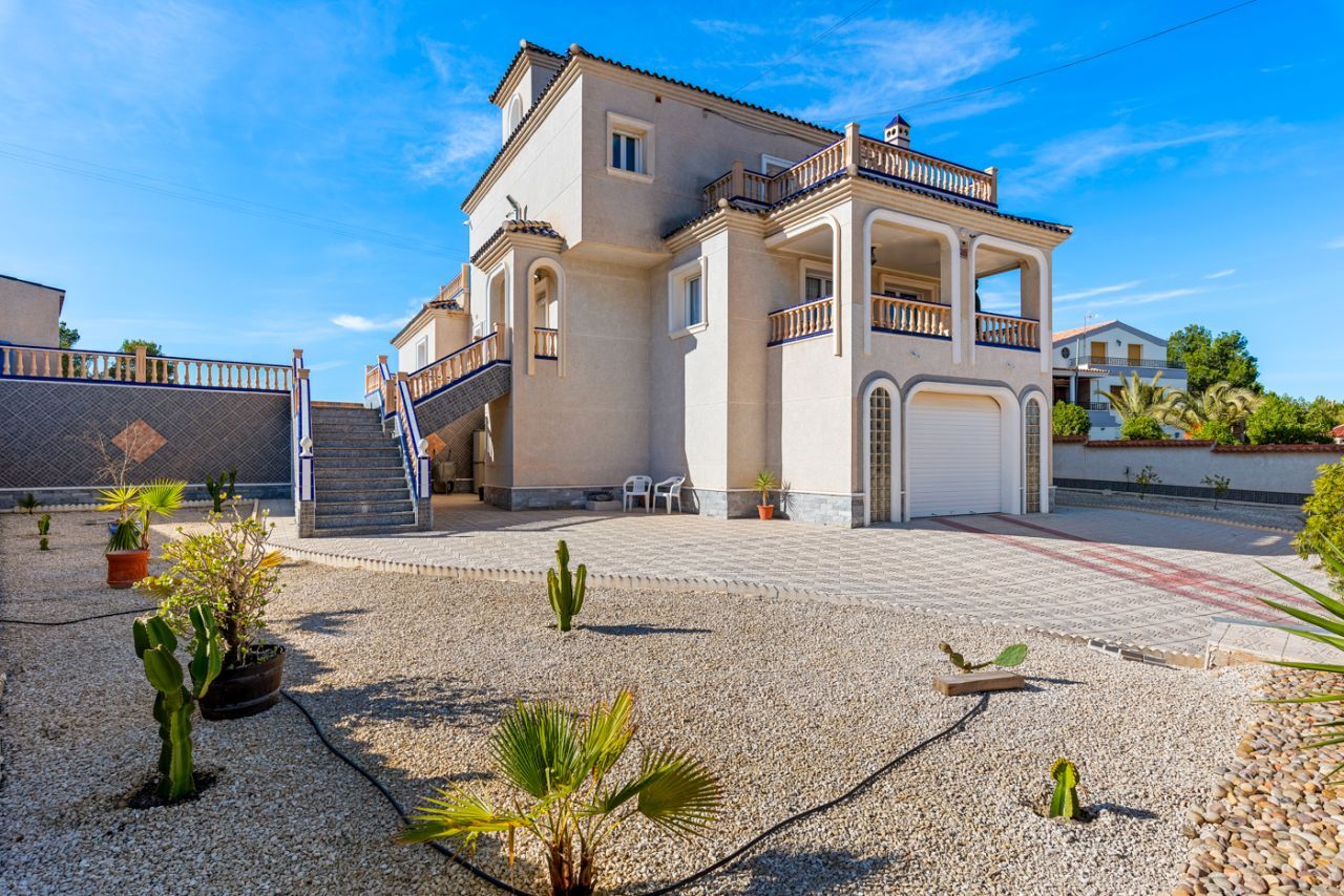 4 Bed, 4 Bath, HouseFor Sale, Almoradi, Alicante