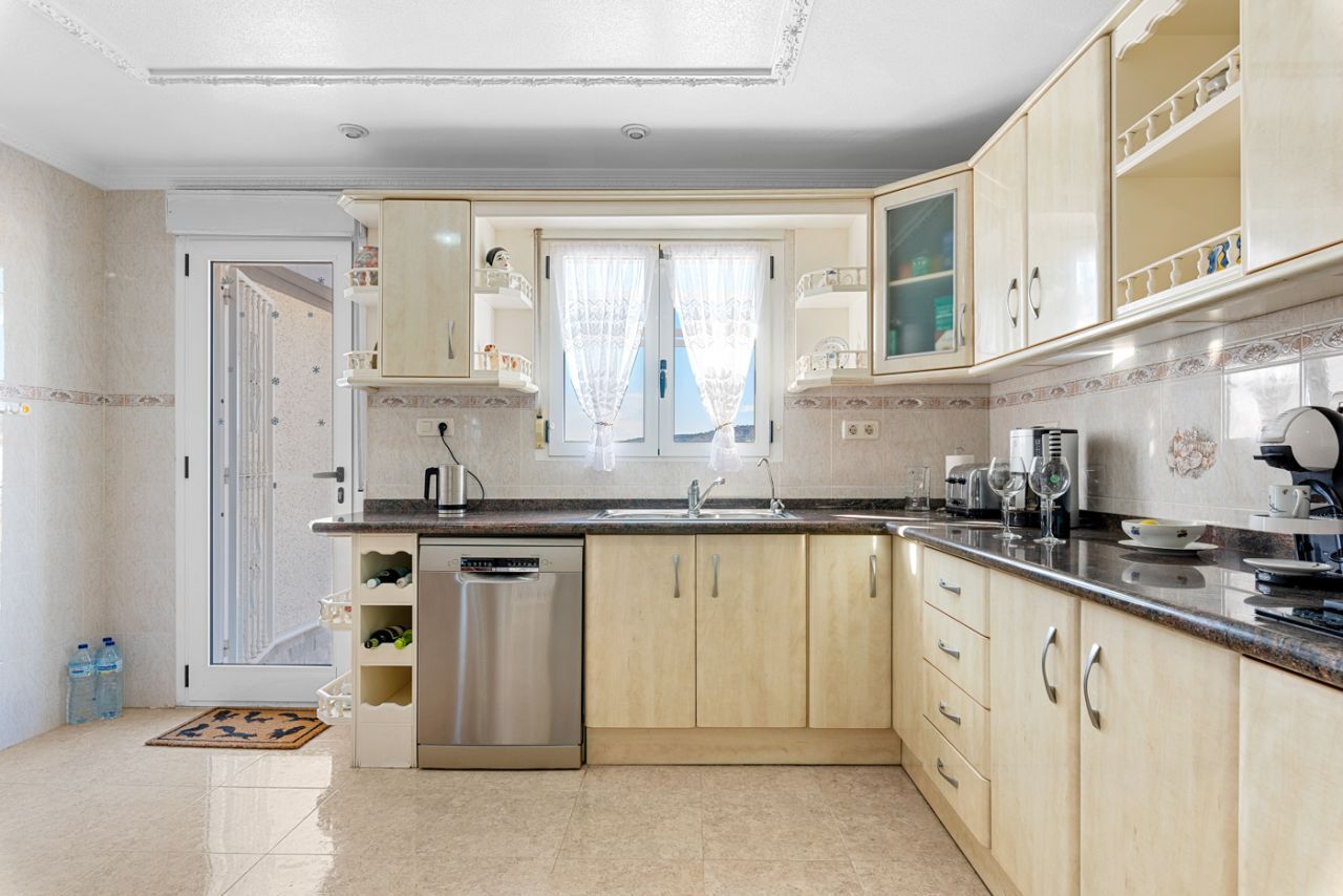 4 Bed, 4 Bath, HouseFor Sale, Almoradi, Alicante