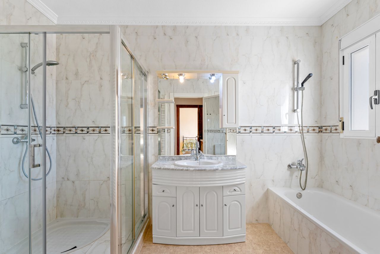 4 Bed, 4 Bath, HouseFor Sale, Almoradi, Alicante