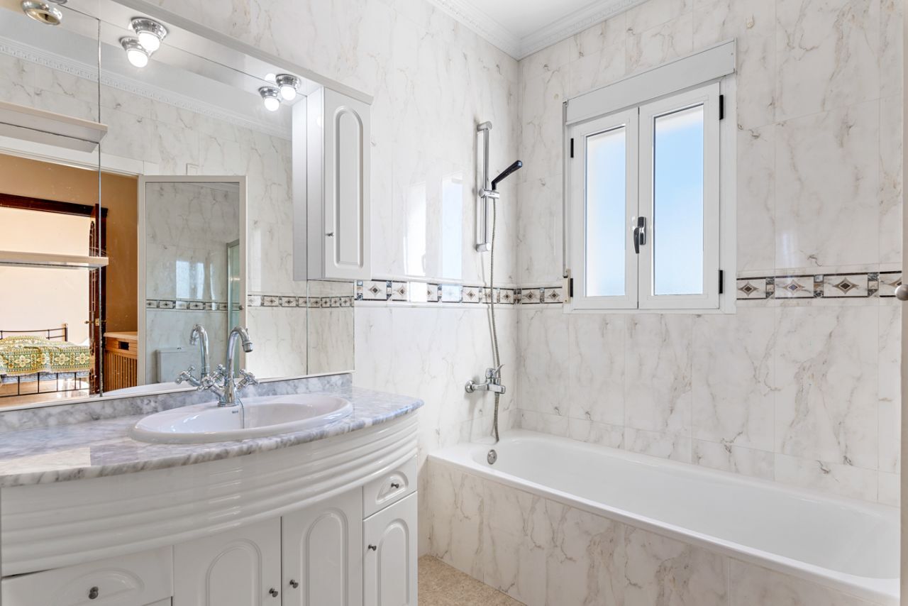 4 Bed, 4 Bath, HouseFor Sale, Almoradi, Alicante