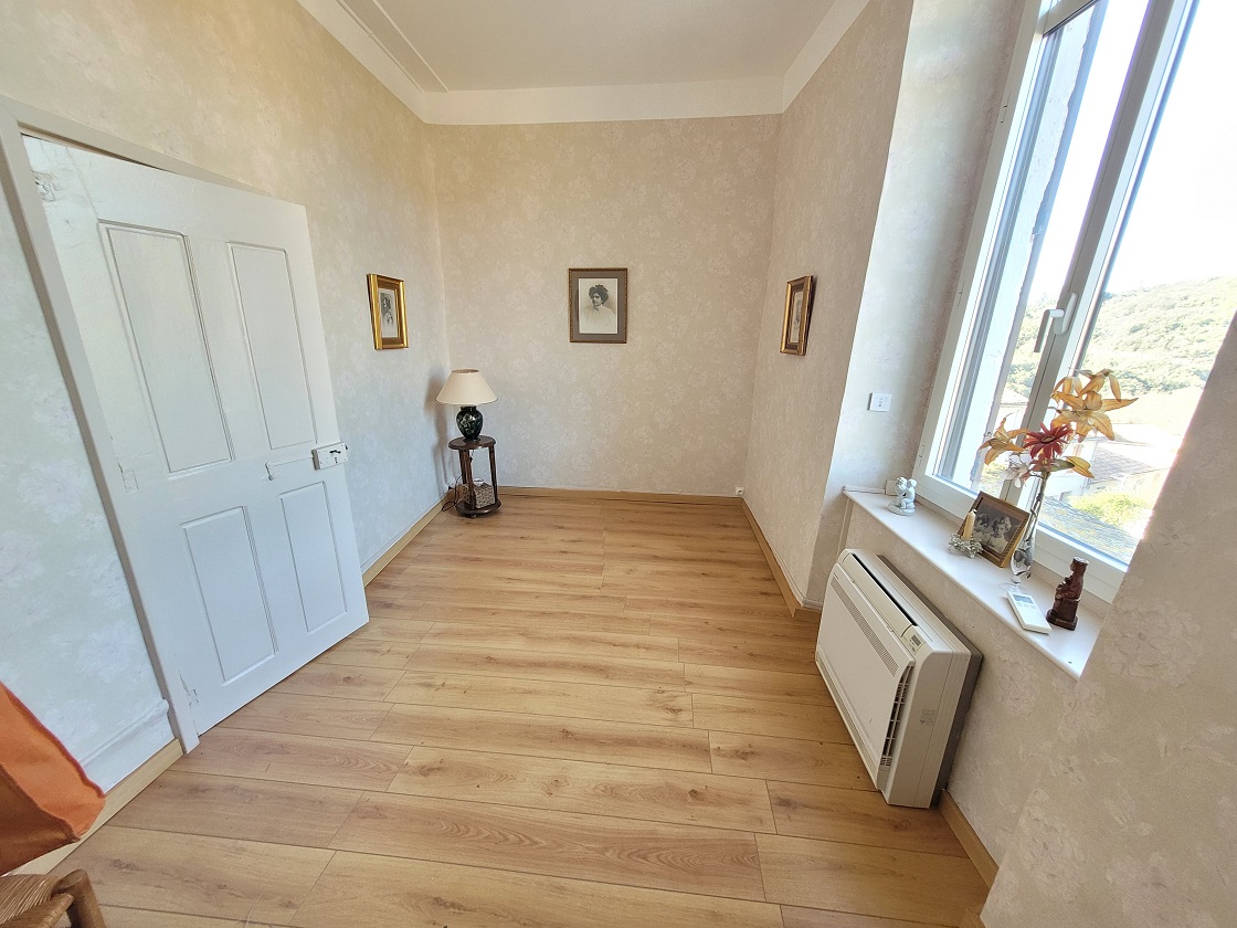 5 Bed, 3 Bath, HouseFor Sale, Laurens, Herault, Languedoc-Roussillon, 34480