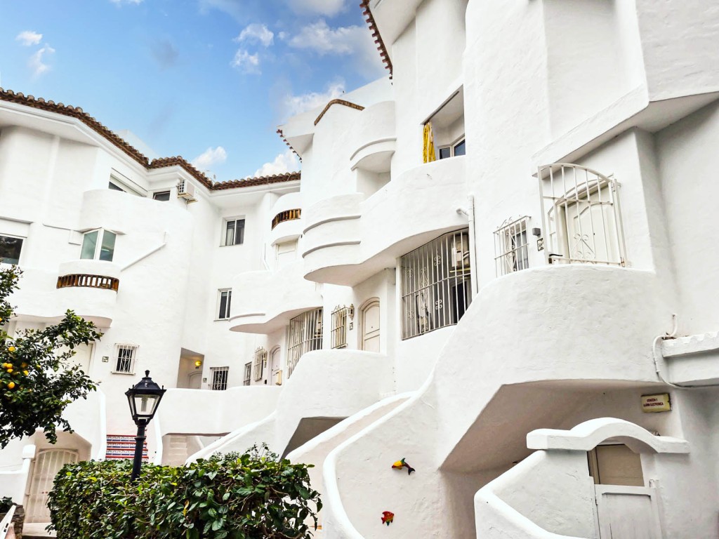 2 Bed, 1 Bath, ApartmentFor Sale, Calahonda, Malaga