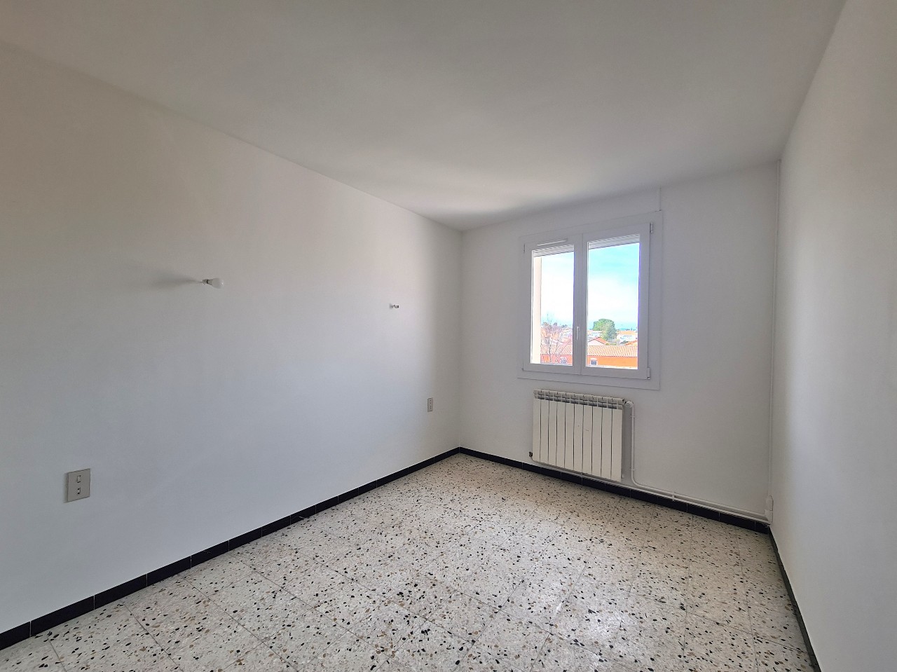 4 Bed, 2 Bath, HouseFor Sale, Beziers, Herault, Languedoc-Roussillon, 34500