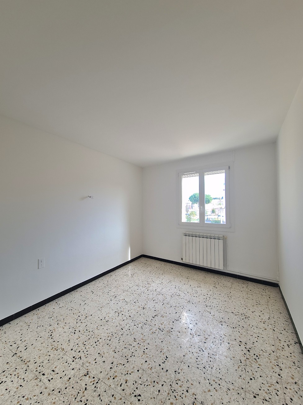 4 Bed, 2 Bath, HouseFor Sale, Beziers, Herault, Languedoc-Roussillon, 34500