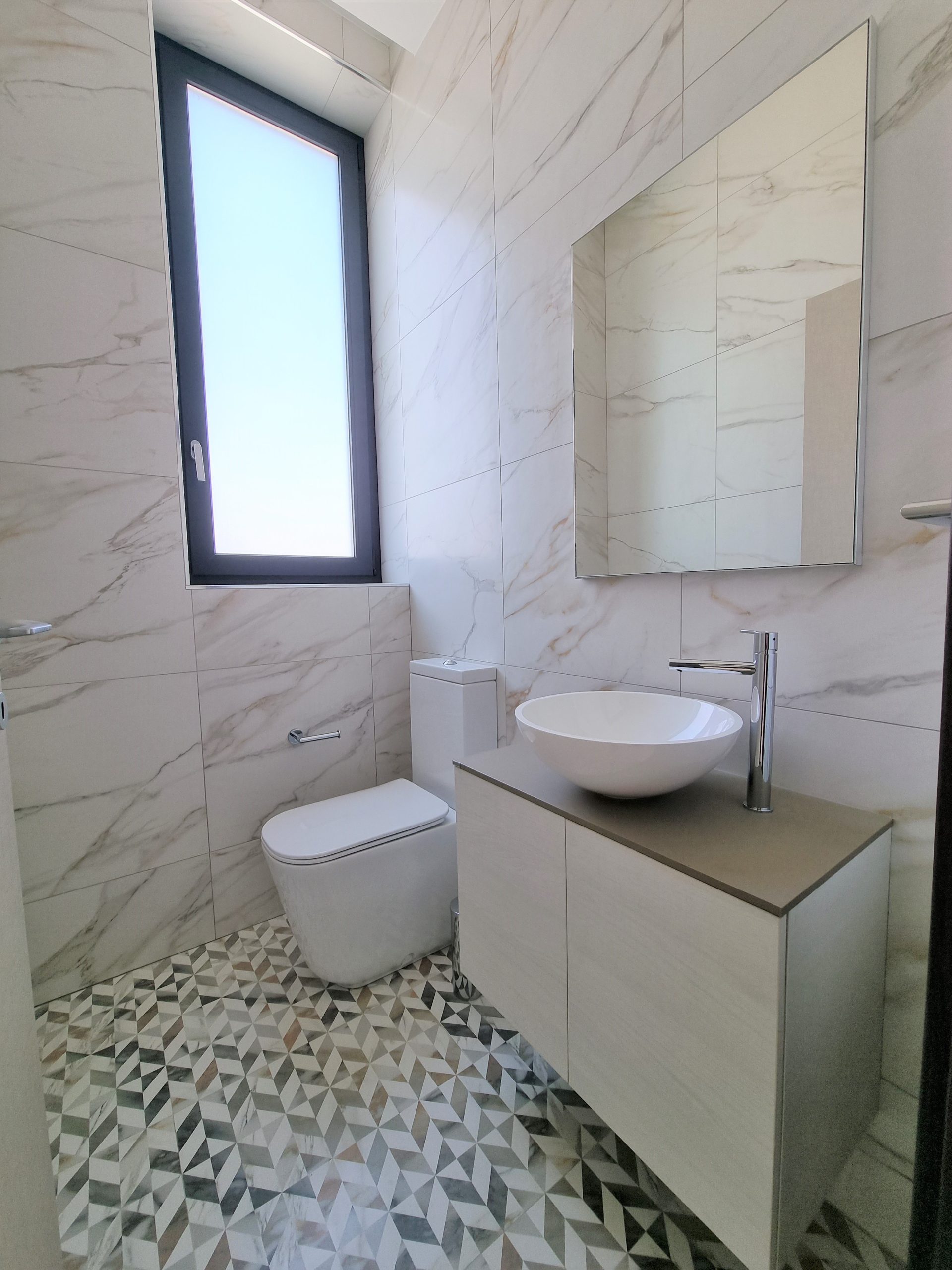 3 Bed, 2 Bath, ApartmentFor Sale, Limassol, Limassol