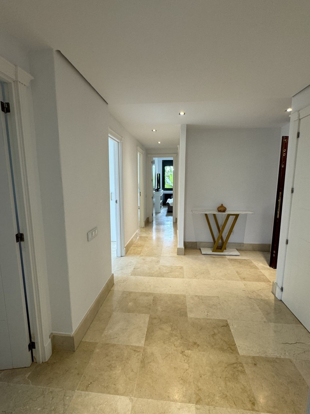 3 Bed, 2 Bath, ApartmentFor Sale, Nueva Andalucia, Malaga