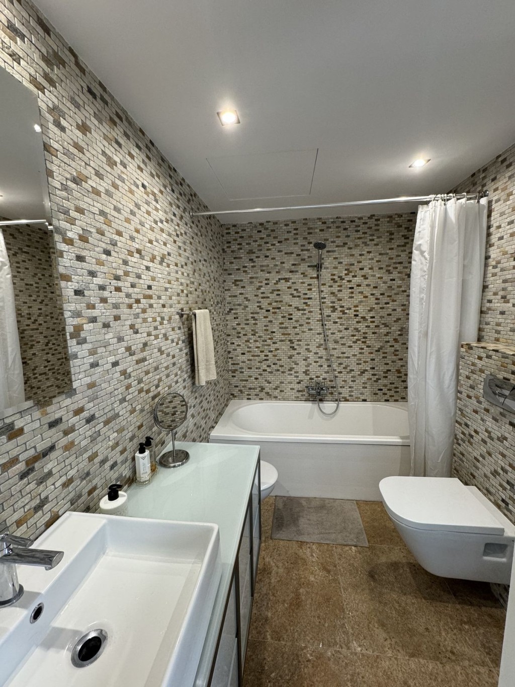 3 Bed, 2 Bath, ApartmentFor Sale, Nueva Andalucia, Malaga