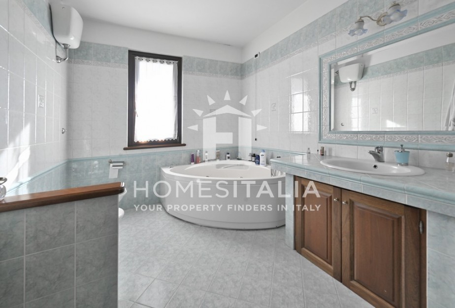 4 Bed, 2 Bath, ApartmentFor Sale, Viterbo, Viterbo, Latium