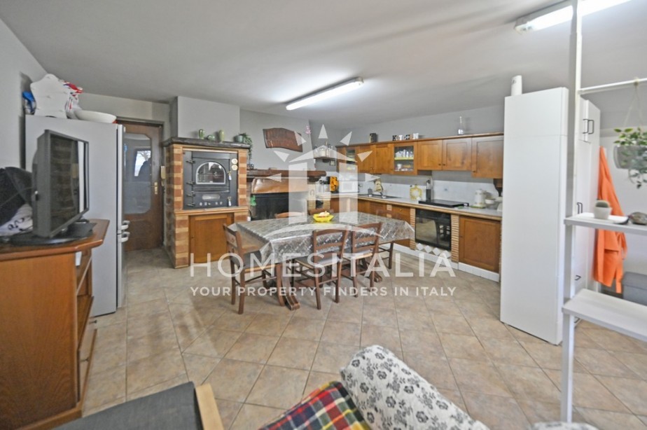 4 Bed, 2 Bath, ApartmentFor Sale, Viterbo, Viterbo, Latium