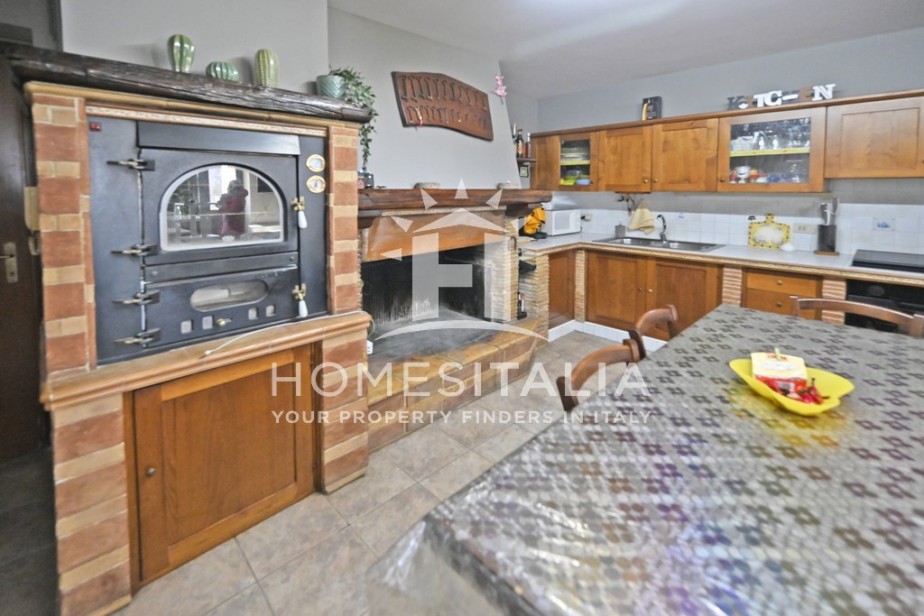 4 Bed, 2 Bath, ApartmentFor Sale, Viterbo, Viterbo, Latium