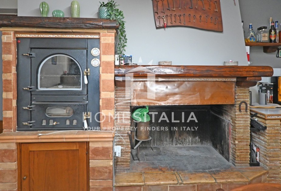 4 Bed, 2 Bath, ApartmentFor Sale, Viterbo, Viterbo, Latium