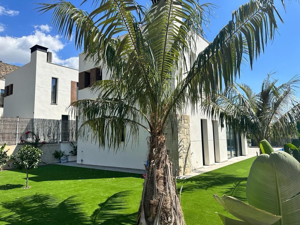 Finestrat, Alicante, 3 Bedrooms Bedrooms, ,For Sale,LUX0099 - OPF