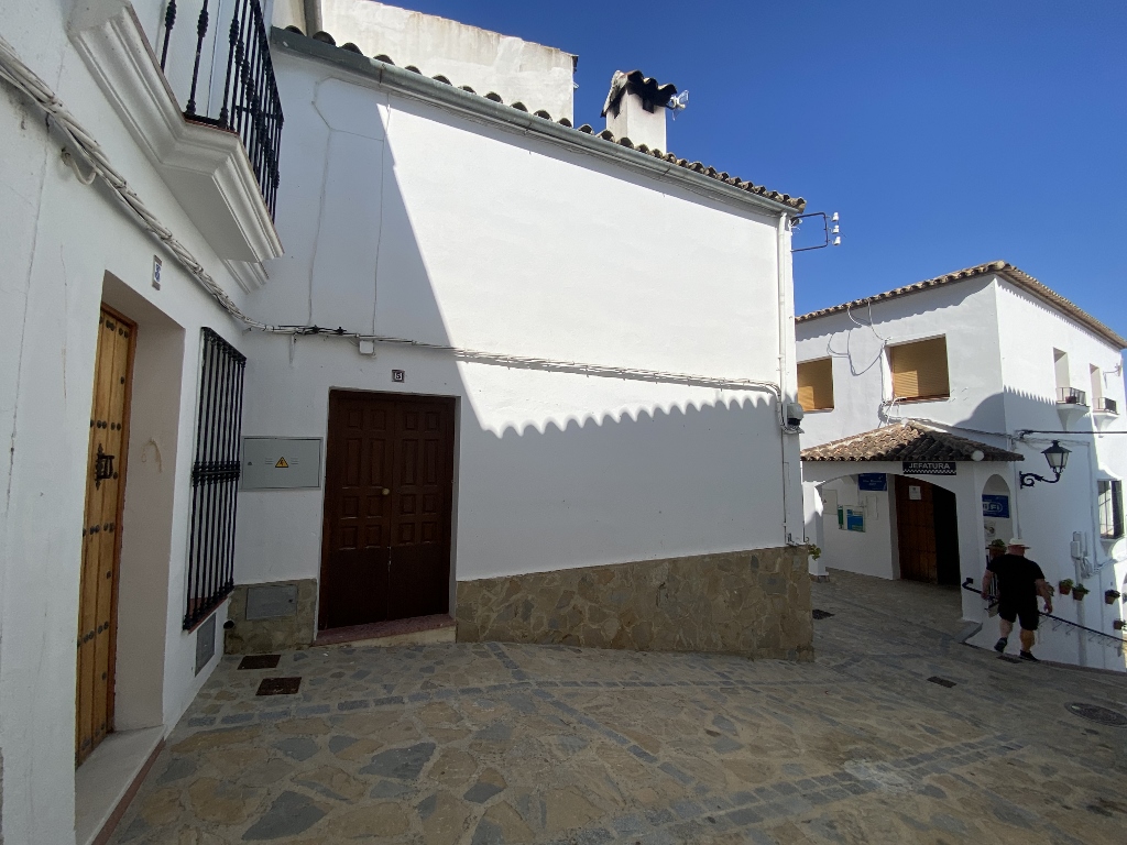 5 Bed, 2 Bath, ApartmentFor Sale, Zahara de La Sierra, Andalucia