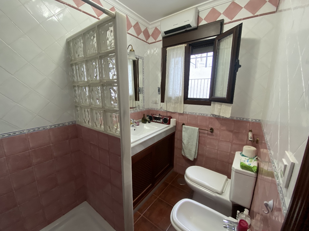 5 Bed, 2 Bath, ApartmentFor Sale, Zahara de La Sierra, Andalucia