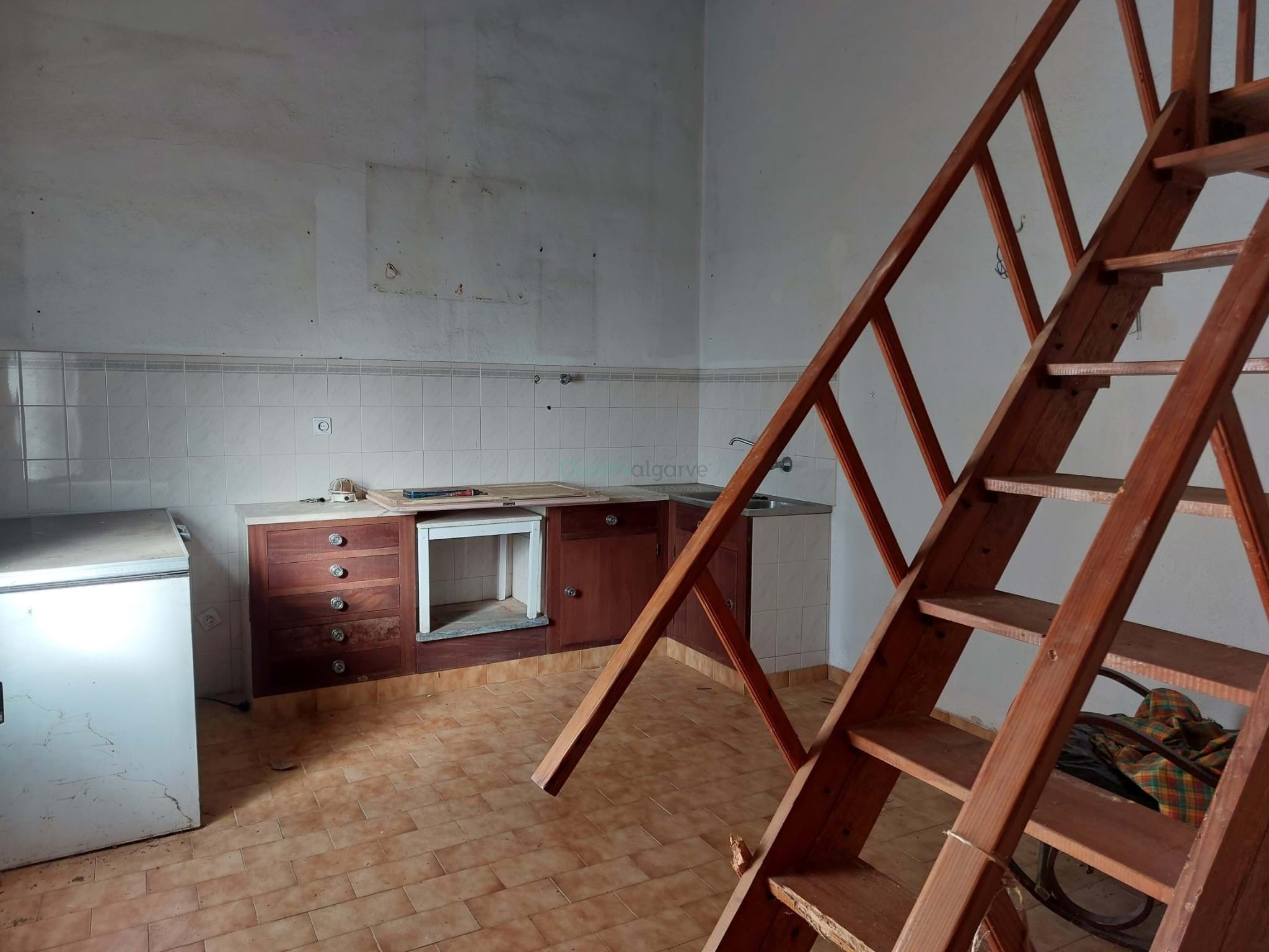 4 Bed, 1 Bath, HouseFor Sale, Lagos, Faro, 8600-250