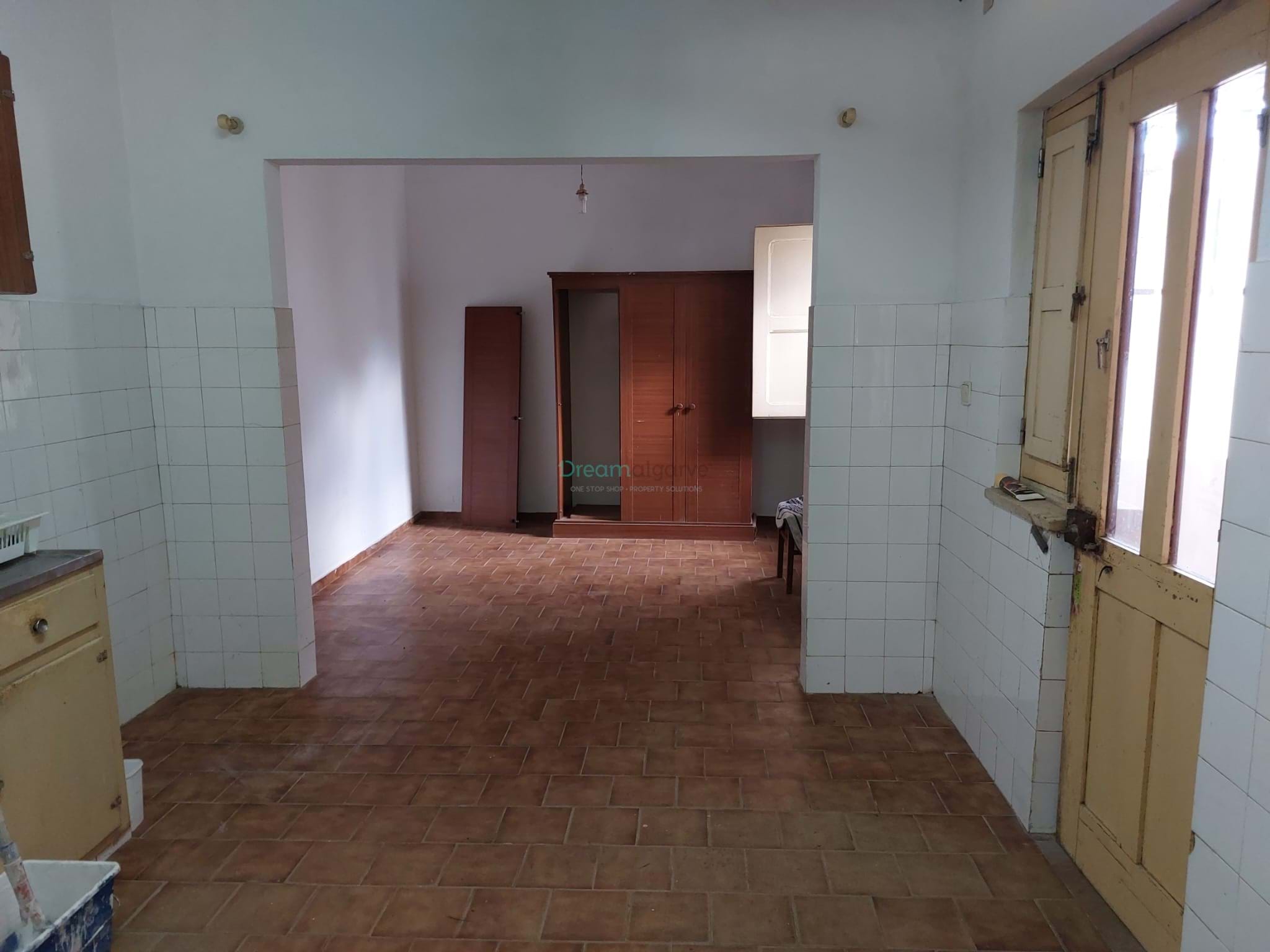 4 Bed, 1 Bath, HouseFor Sale, Lagos, Faro, 8600-250