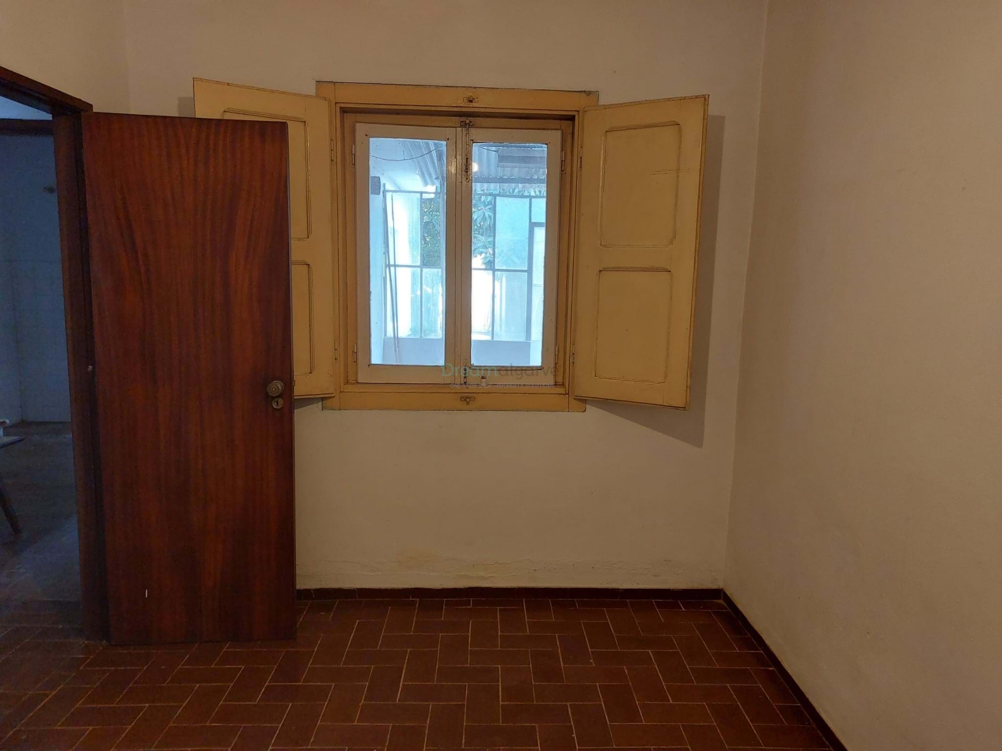 4 Bed, 1 Bath, HouseFor Sale, Lagos, Faro, 8600-250