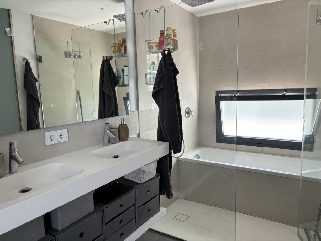 2 Bed, 2 Bath, ApartmentFor Sale, Benalmadena, Malaga 2 Bed, 2 Bath, ApartmentFor Sale, Benalmadena, Malaga