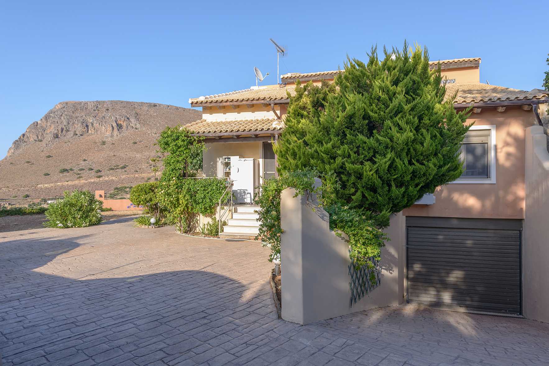 3 Bed, 2 Bath, HouseFor Sale, Heraklion, Crete