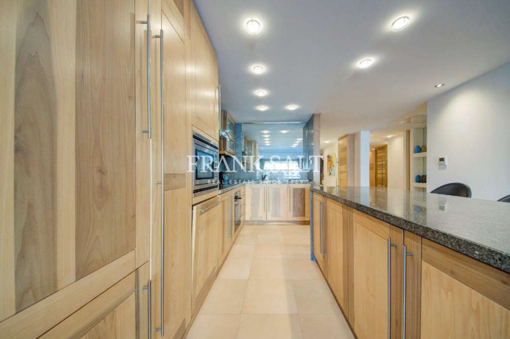 1 Bed, ApartmentFor Sale, Portomaso, Malta