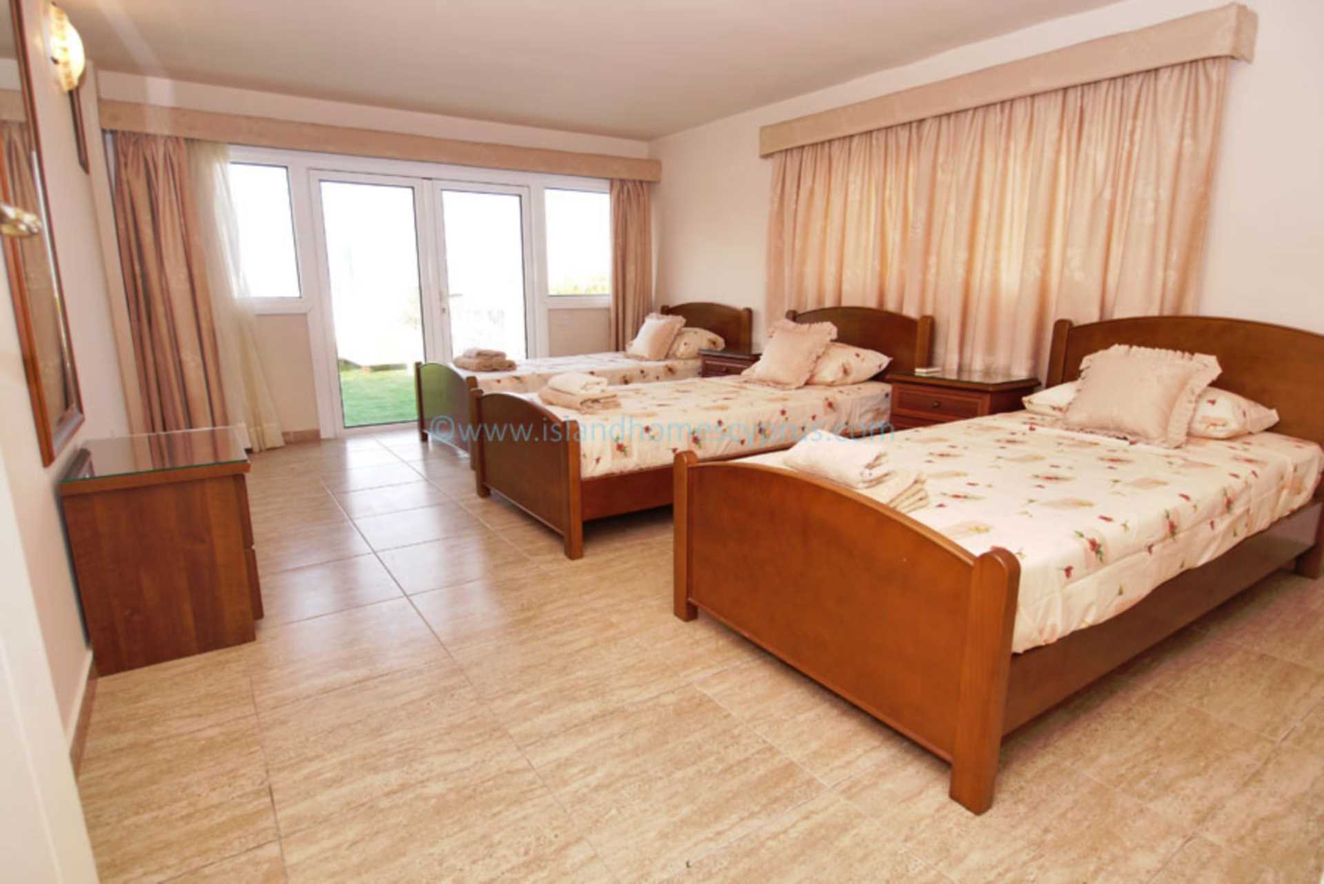 Commercial Property, For Sale