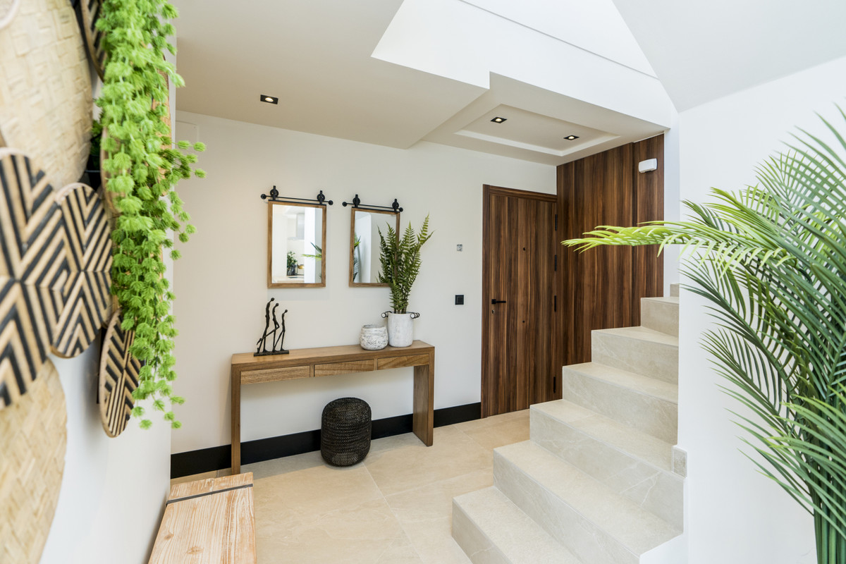 3 Bed, ApartmentFor Sale, Nueva Andalucia, Costa del Sol