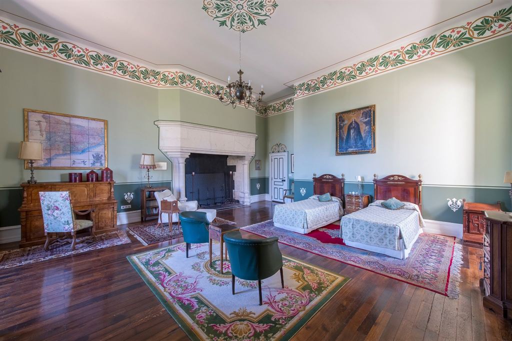 8 Bed, HouseFor Sale, Châteauroux, Châteauroux