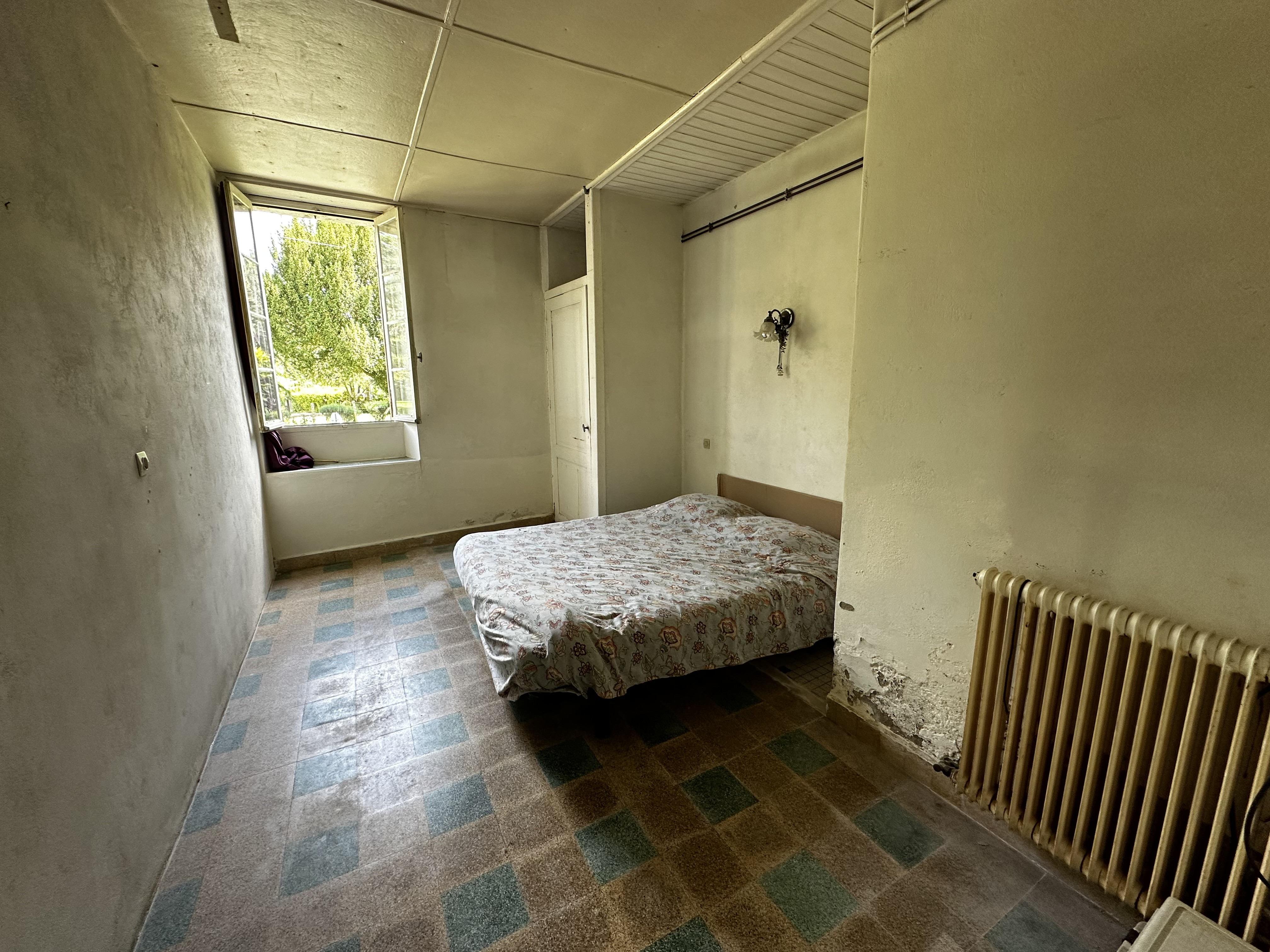 4 Bed, 1 Bath, HouseFor Sale, Taillecavat, Gironde, Aquitaine, 33580