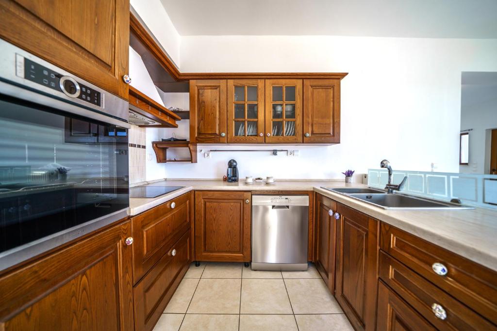 5 Bed, 3 Bath, HouseFor Sale, Chania, Crete