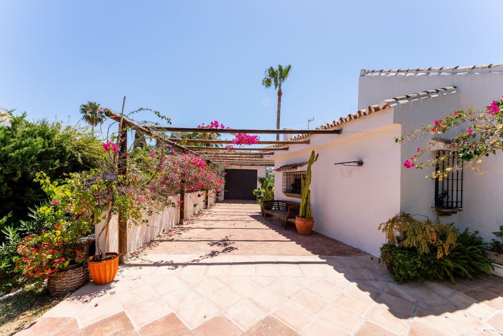 4 Bed, 6 Bath, HouseFor Sale, Estepona, Malaga