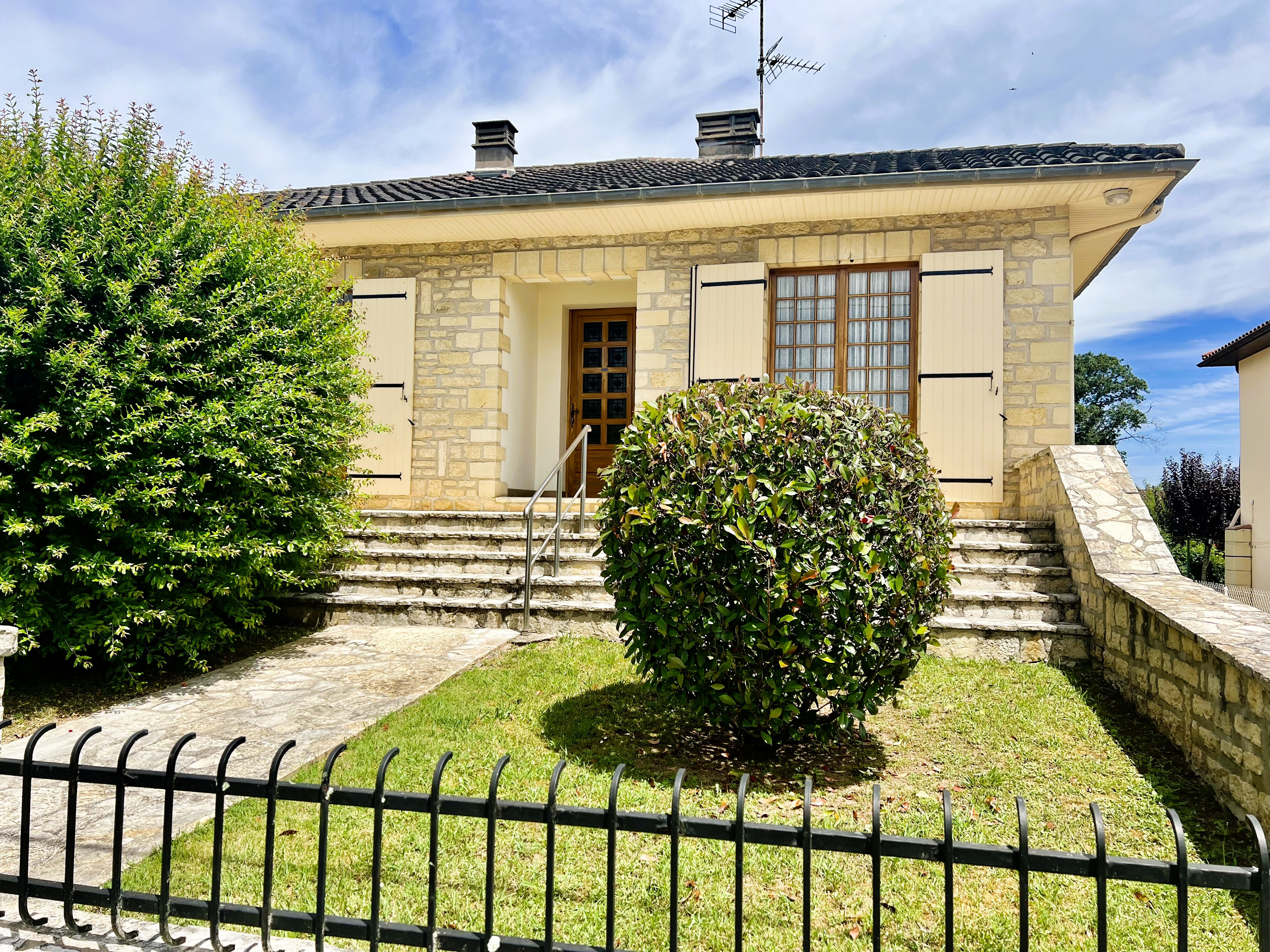 3 Bed, 1 Bath, HouseFor Sale, Monsempron libos, Lot-et-Garonne, Aquitaine, 47500