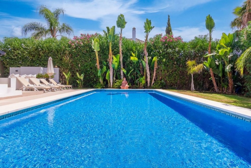 4 Bed, 4 Bath, HouseFor Sale, Nueva Andalucia, Malaga