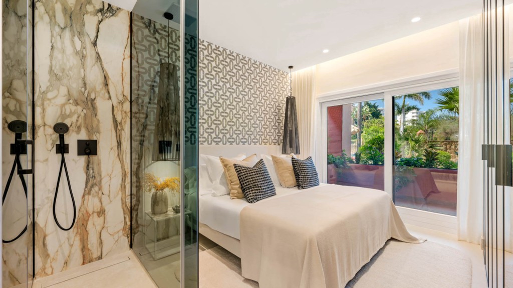 3 Bed, 3 Bath, ApartmentFor Sale, Estepona, Malaga