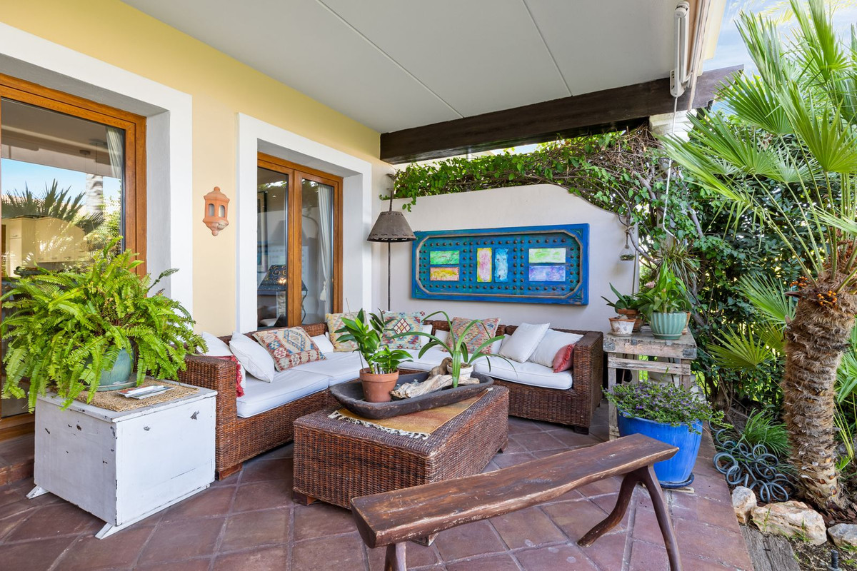 4 Bed, 3 Bath, HouseFor Sale, El Paraiso, Malaga 4 Bed, 3 Bath, HouseFor Sale, El Paraiso, Malaga