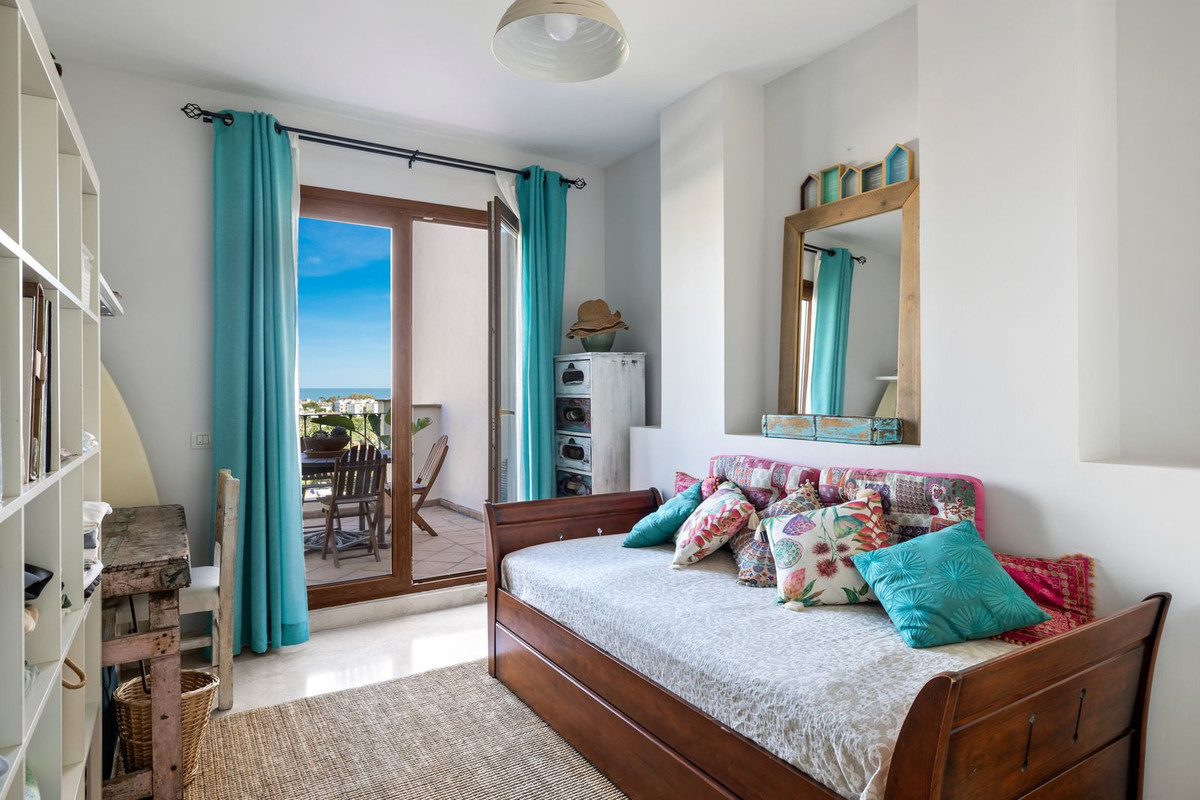 4 Bed, 3 Bath, HouseFor Sale, El Paraiso, Malaga 4 Bed, 3 Bath, HouseFor Sale, El Paraiso, Malaga